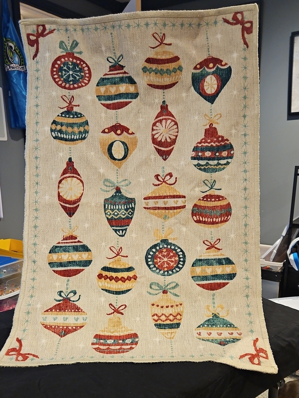 2'x 3' Ruggable Holiday - Multicolor